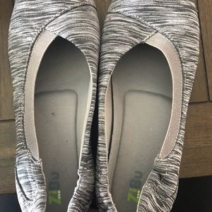 Women’s flats